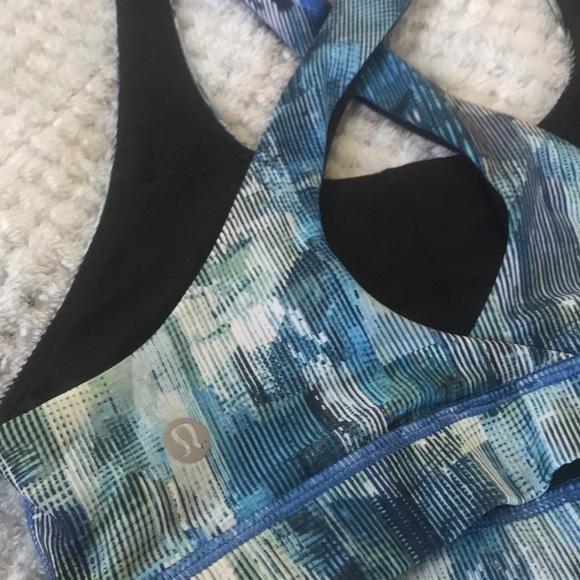 Lululemon Sz 2 - Picture 3 of 3